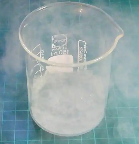 烧杯存放液氮